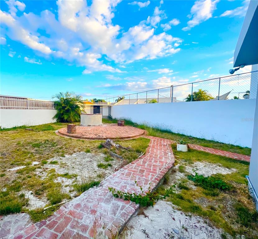 1826, Urb. Valle Real,, Infanta St., Ponce - 16