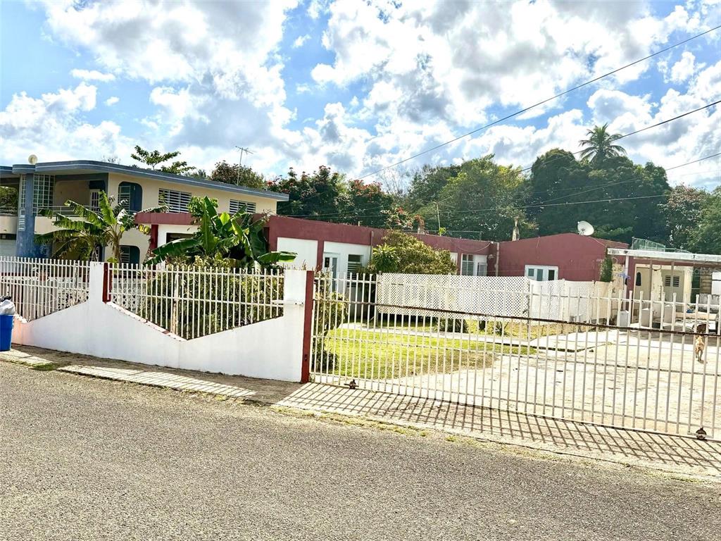507, Vicenta Arroyo, Manati - 2