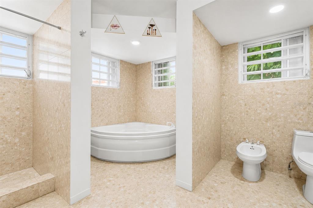 19, Calle "e", Guaynabo - 12
