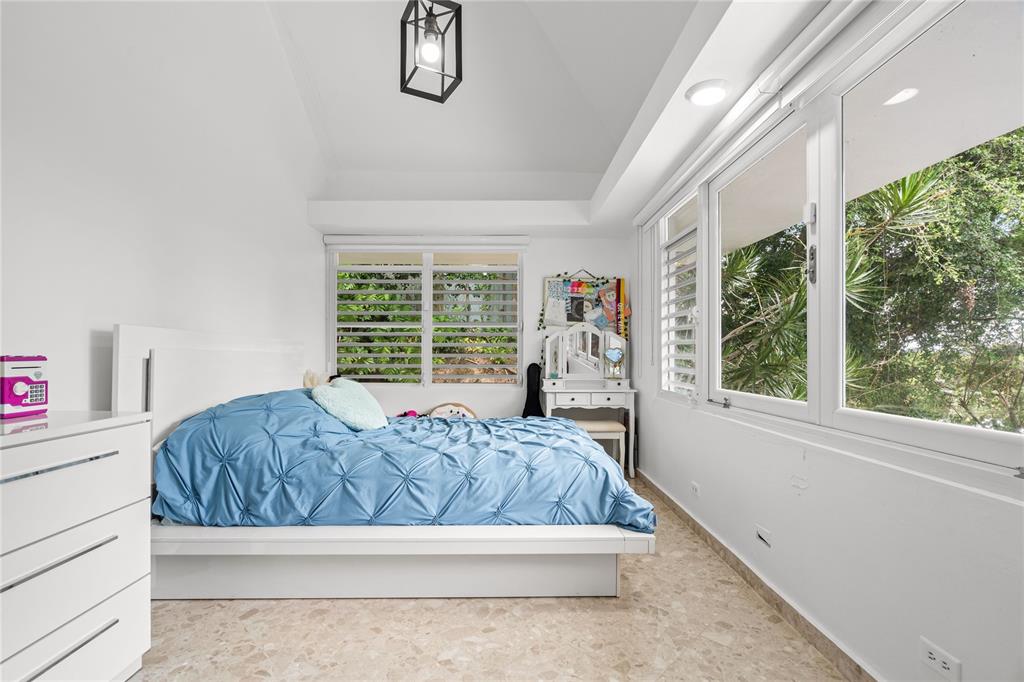 19, Calle "e", Guaynabo - 16