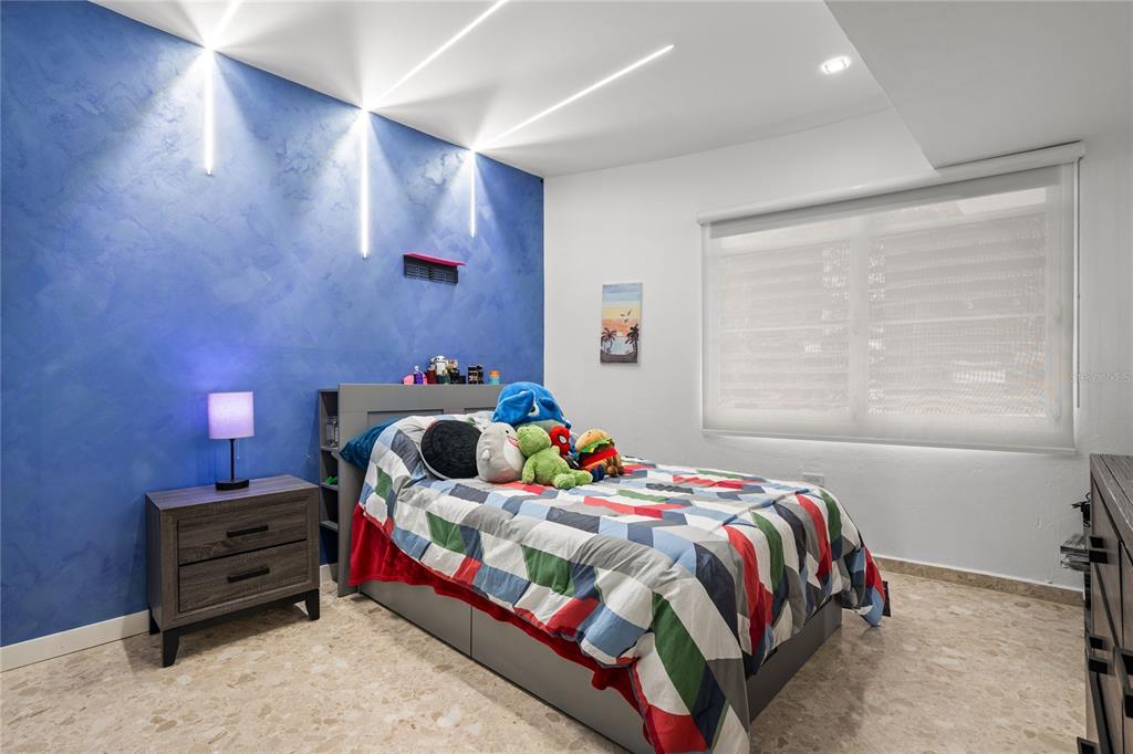 19, Calle "e", Guaynabo - 17