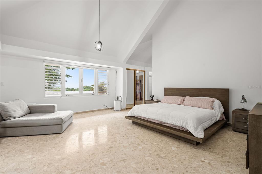 19, Calle "e", Guaynabo - 18