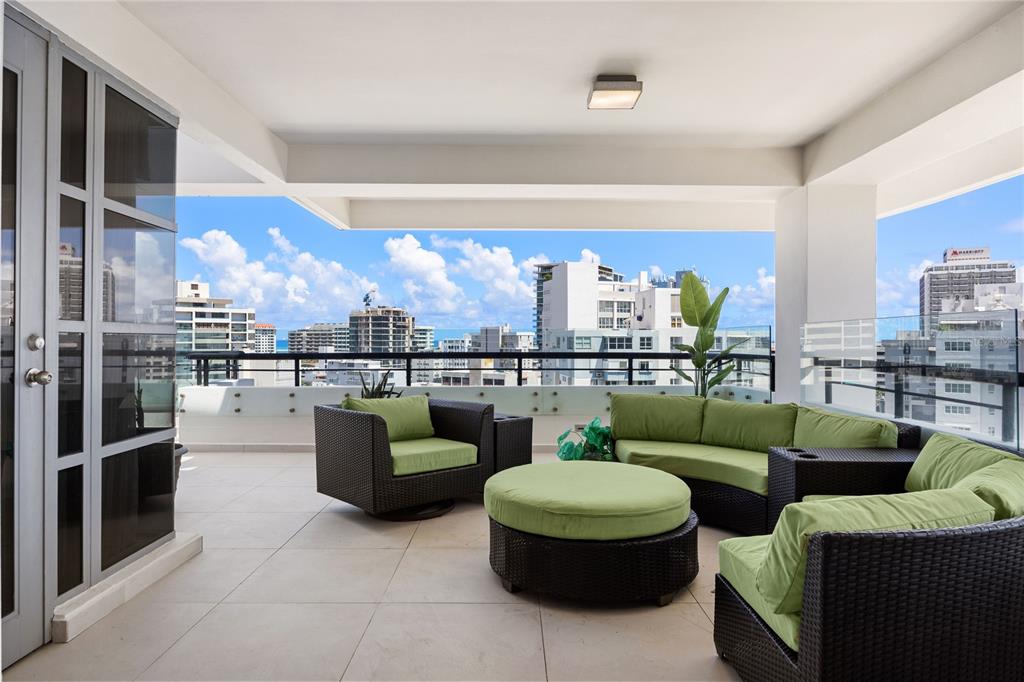 PH, 1212, Luchetti St, San Juan - 21