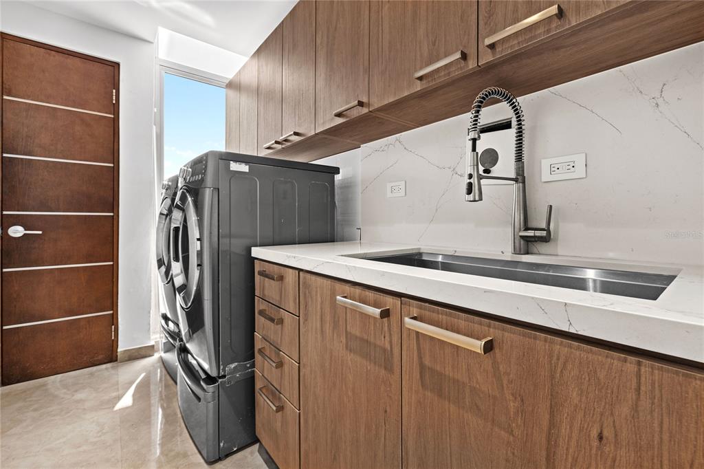 PH, 1212, Luchetti St, San Juan - 24