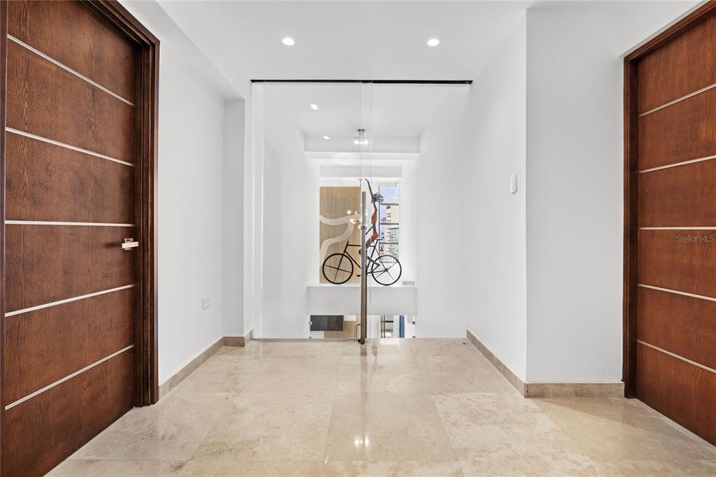 PH, 1212, Luchetti St, San Juan - 29
