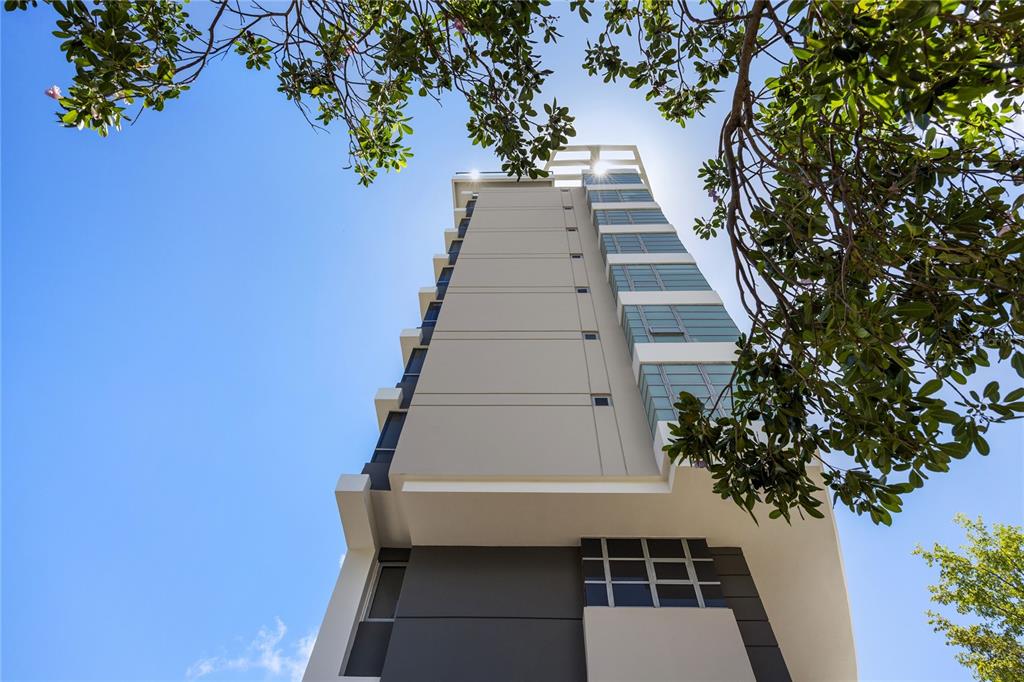 PH, 1212, Luchetti St, San Juan - 52
