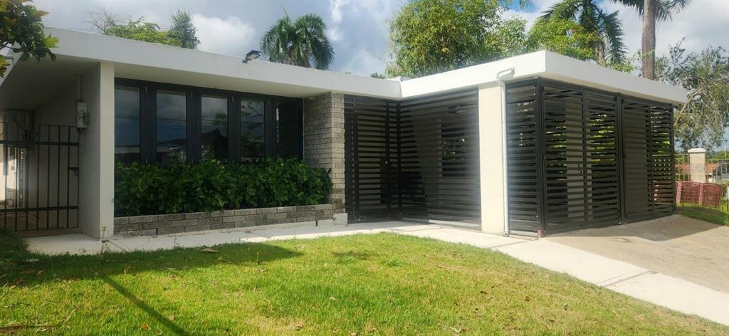 Urb Parkville, Ave. Lopategui, Guaynabo - 1