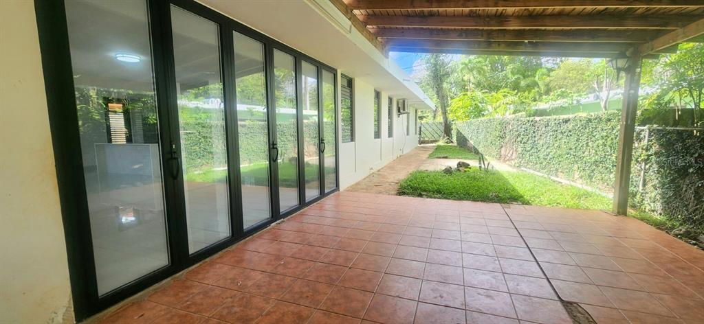 Urb Parkville, Ave. Lopategui, Guaynabo - 12