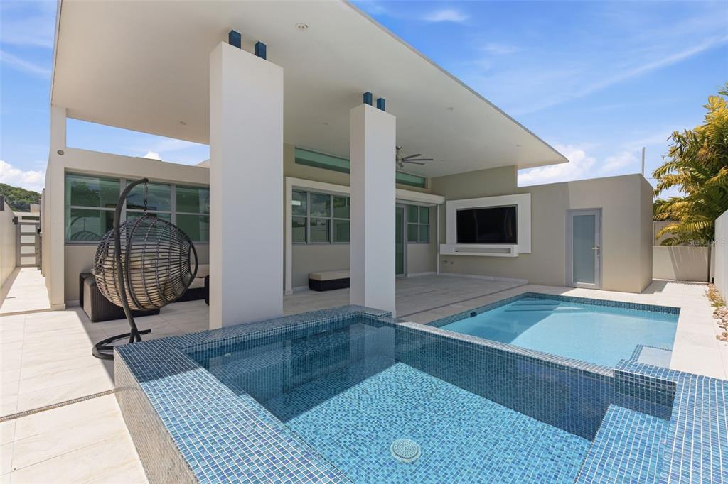 Montecielo, Lyra St., Guaynabo - 13