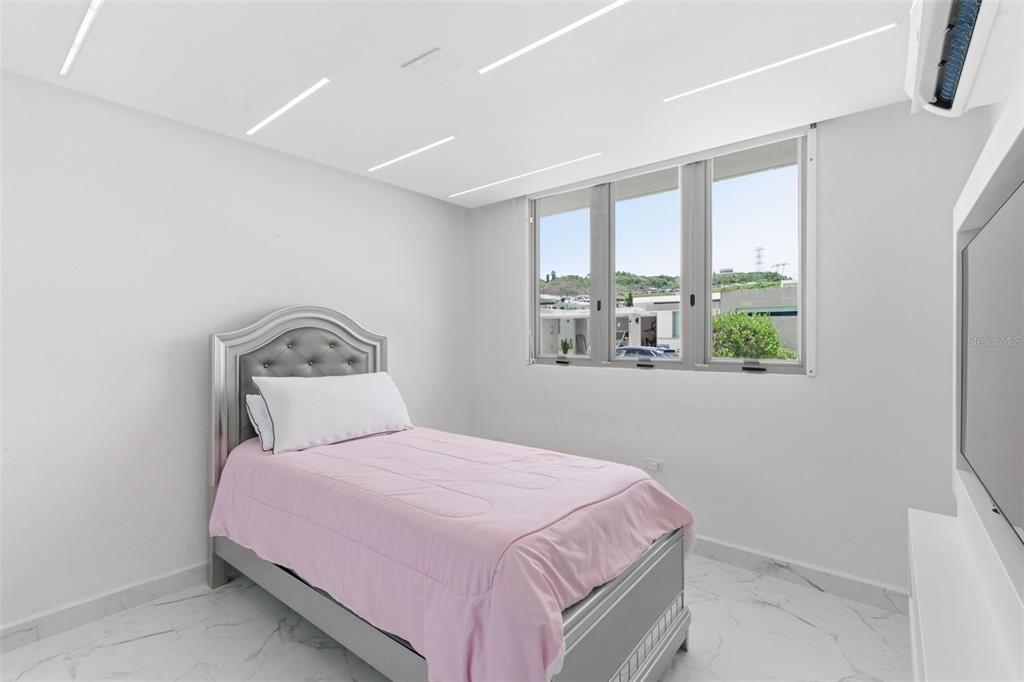 Montecielo, Lyra St., Guaynabo - 25