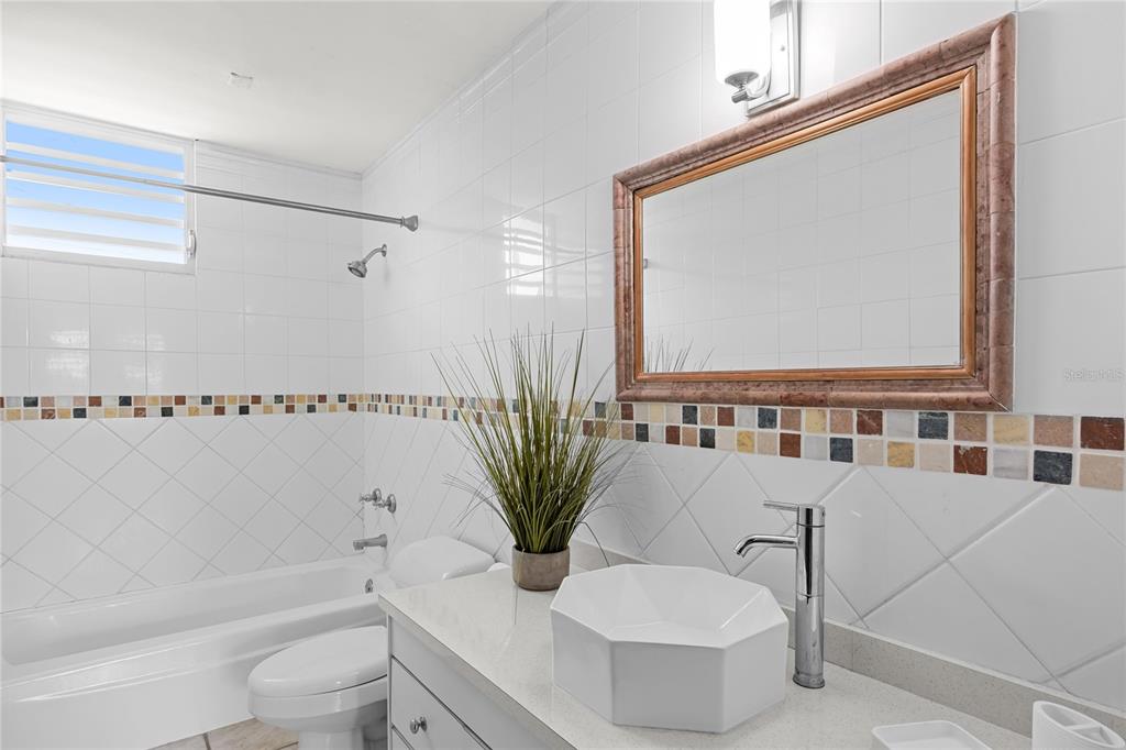 Calle 6 H17, Tintillo Gardens, Guaynabo - 17