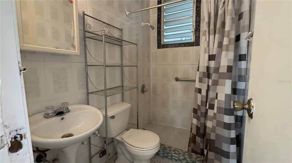 926, Calle Becasina E-32, Urb Country Club, San Juan - 20