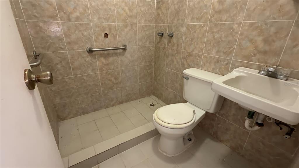 926, Calle Becasina E-32, Urb Country Club, San Juan - 30