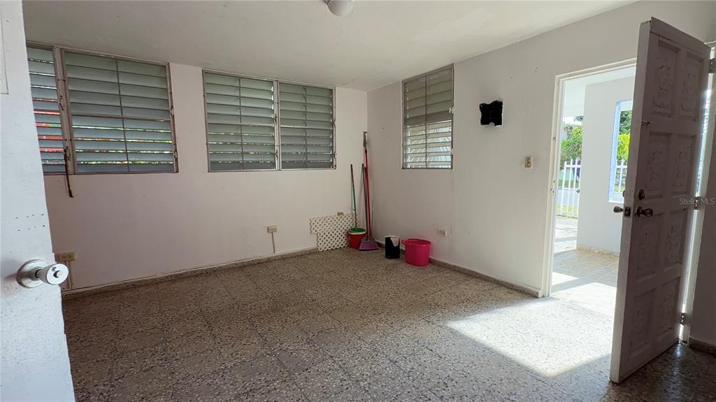 926, Calle Becasina E-32, Urb Country Club, San Juan - 35