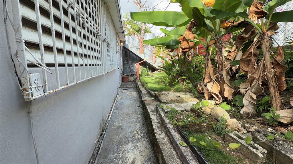 926, Calle Becasina E-32, Urb Country Club, San Juan - 42