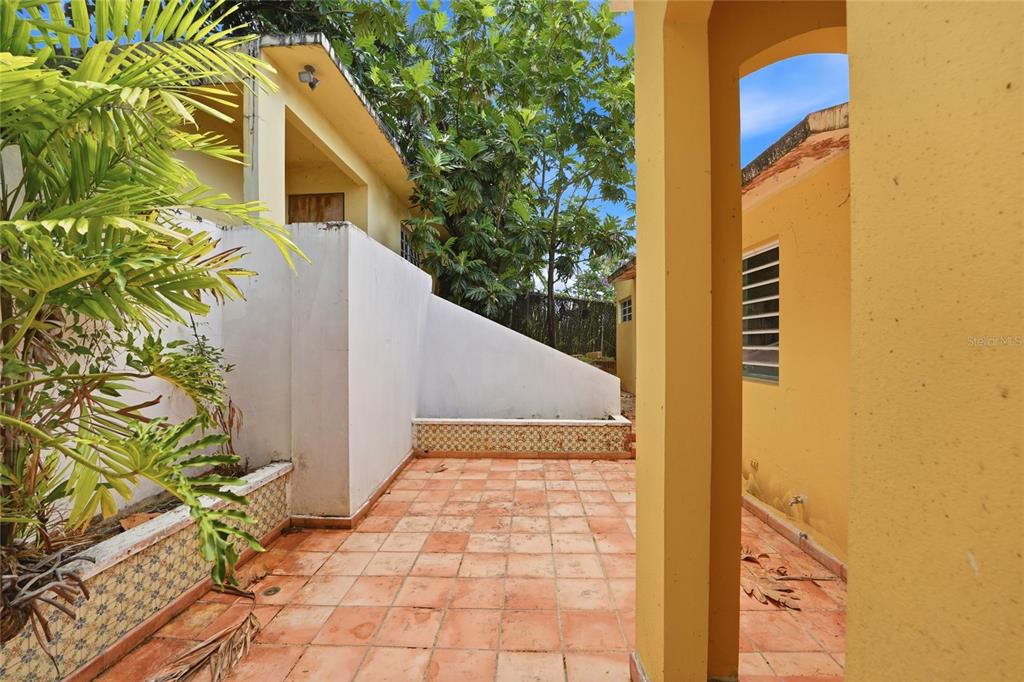 2, Calle J, Guaynabo - 10