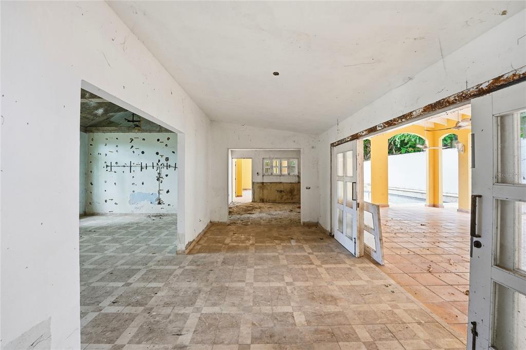 2, Calle J, Guaynabo - 5