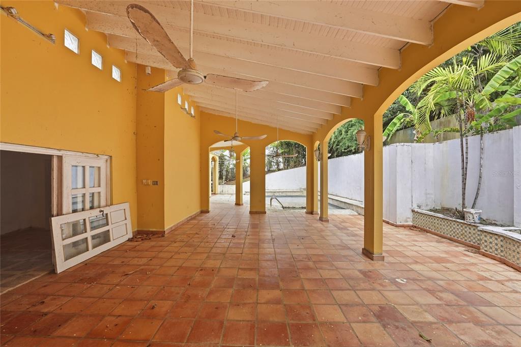 2, Calle J, Guaynabo - 7