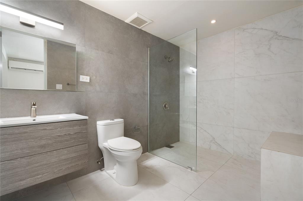 840, Malaga, Guaynabo - 8