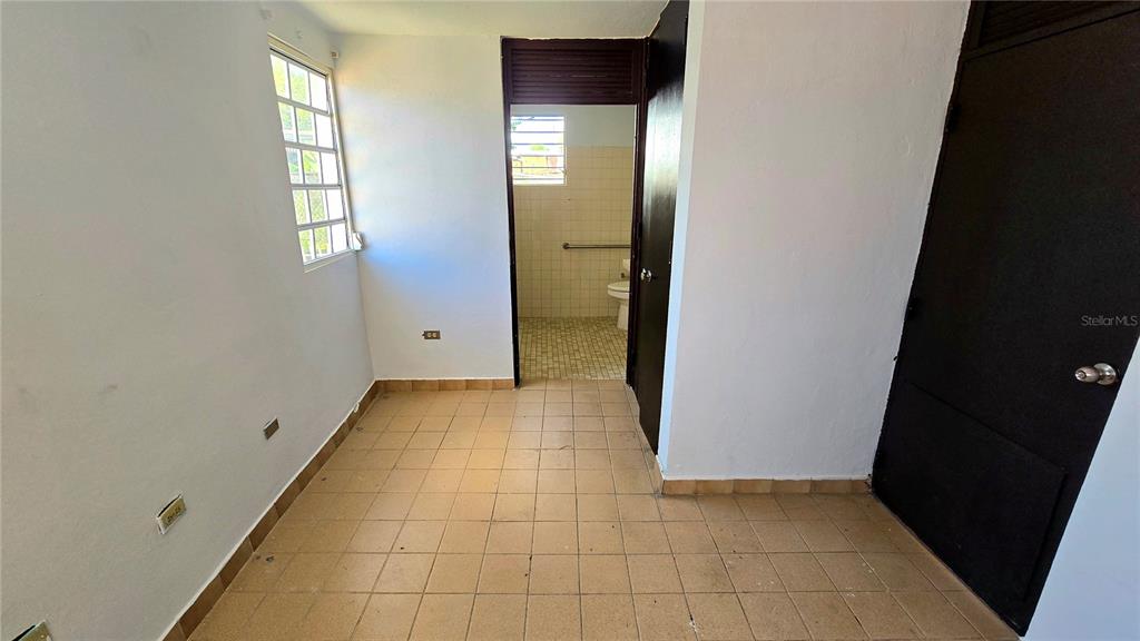 236s, 15, Villa Evangelina, Manati - 9