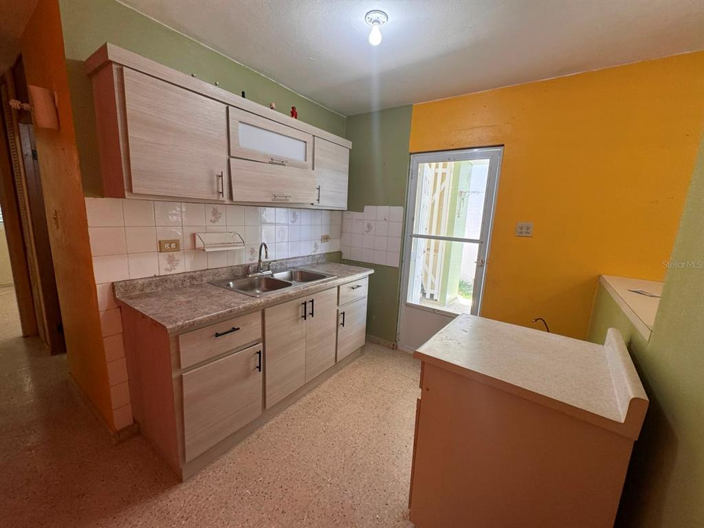 E 12, Urb. Colinas De Villa Rosa, Sabana Grande - 5