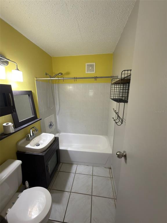 A104, 21 Calle Tamarindo, Condominio Villa San Ignacio, Mayaguez - 8