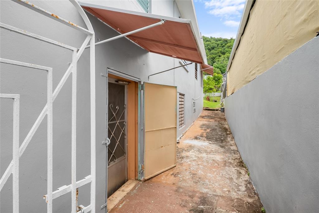 214, Calle Jose Gautier Parcelas Marueño, Ponce - 24