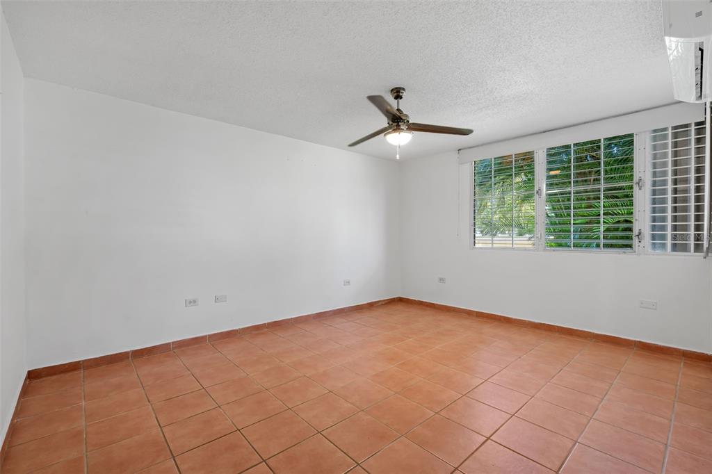 2, 30 Avenida, Juan Carlos De Borbón, Guaynabo - 19