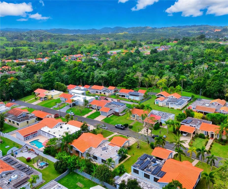 160, Camino De Las Pomarrosas Urb. Hacienda Sabanera, Cidra - 21
