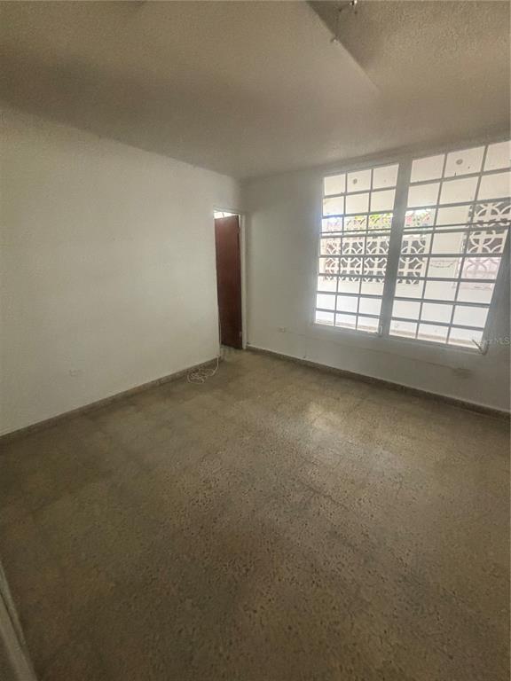 Calle 18, Bloque 23, Bayamon - 13