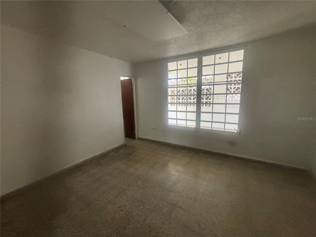Calle 18, Bloque 23, Bayamon - 14
