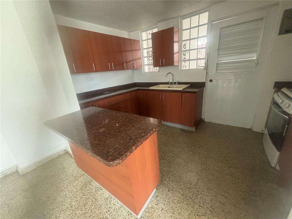 Calle 18, Bloque 23, Bayamon - 17