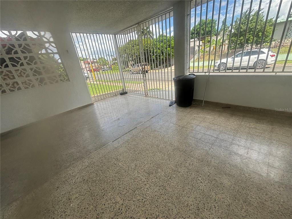 Calle 18, Bloque 23, Bayamon - 19