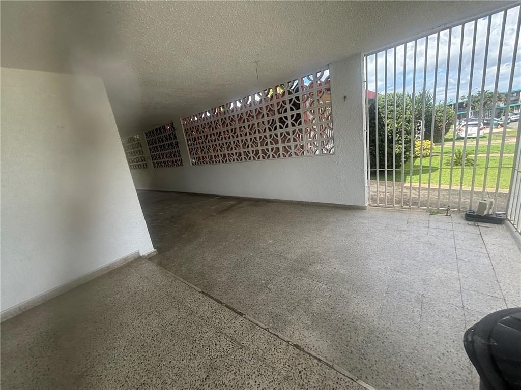 Calle 18, Bloque 23, Bayamon - 24