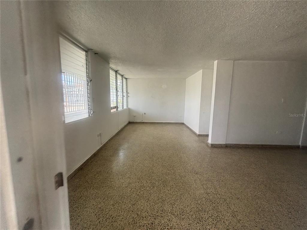 Calle 18, Bloque 23, Bayamon - 26
