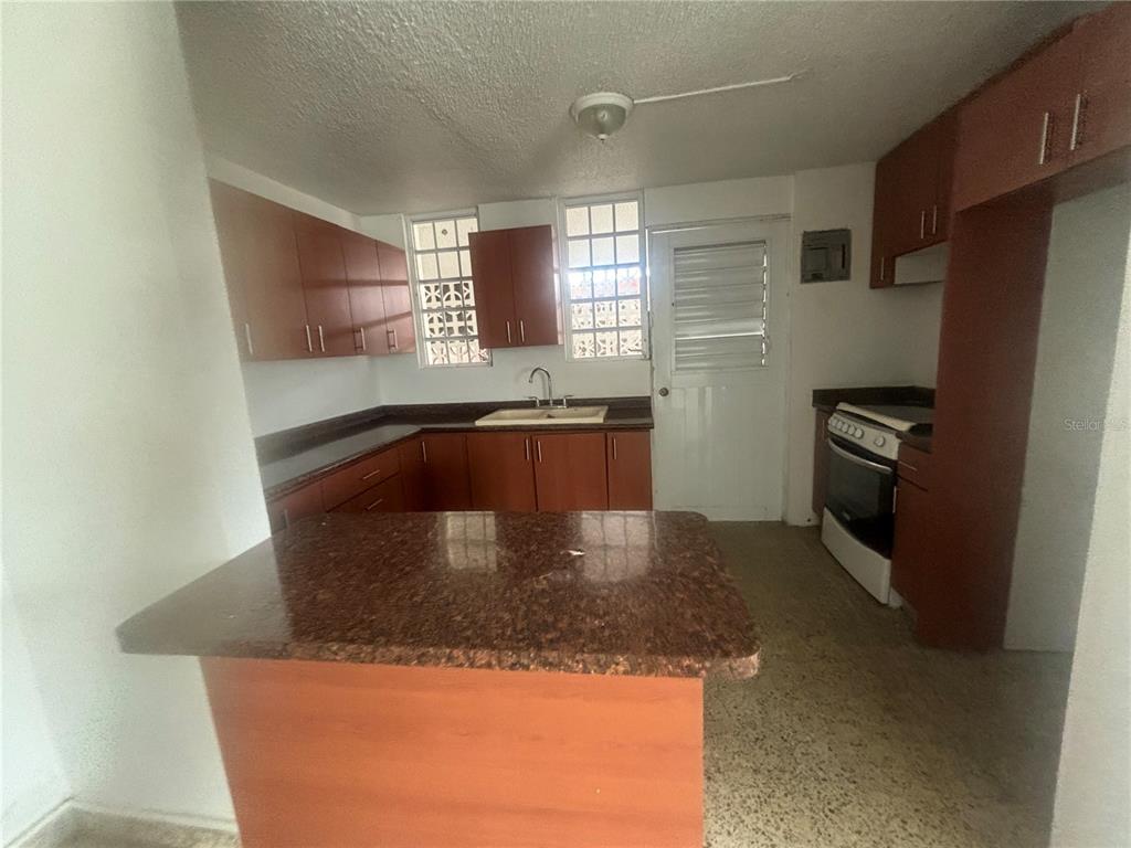 Calle 18, Bloque 23, Bayamon - 29