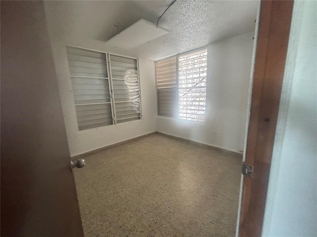 Calle 18, Bloque 23, Bayamon - 31