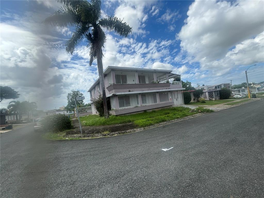 Calle 18, Bloque 23, Bayamon - 32