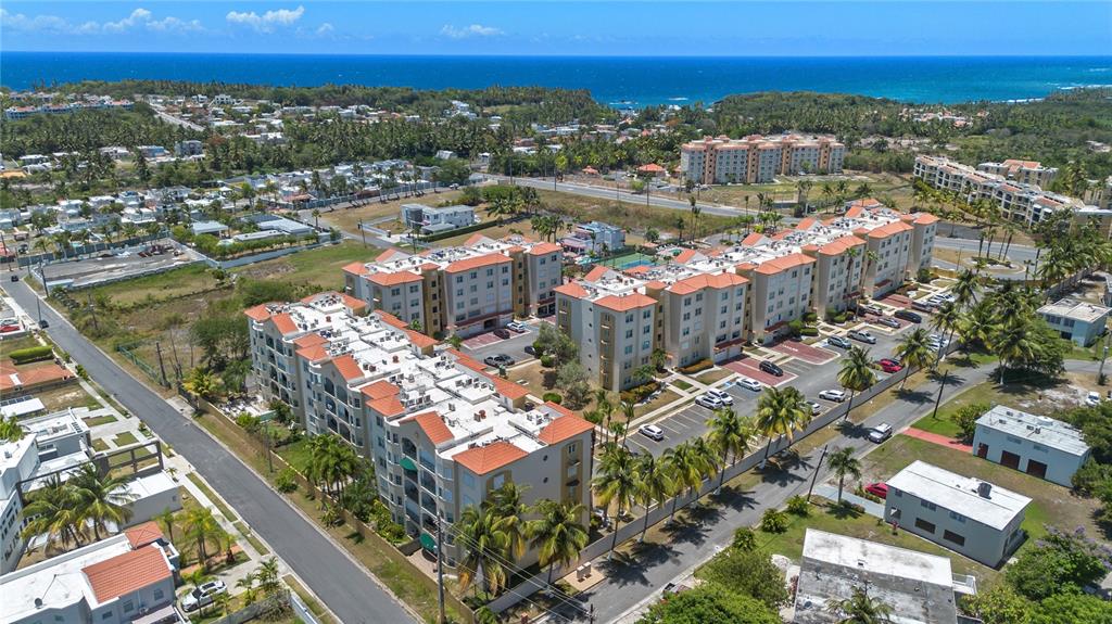 D-101, 6690 Rd., Royal Palm Cond., Vega Alta - 43