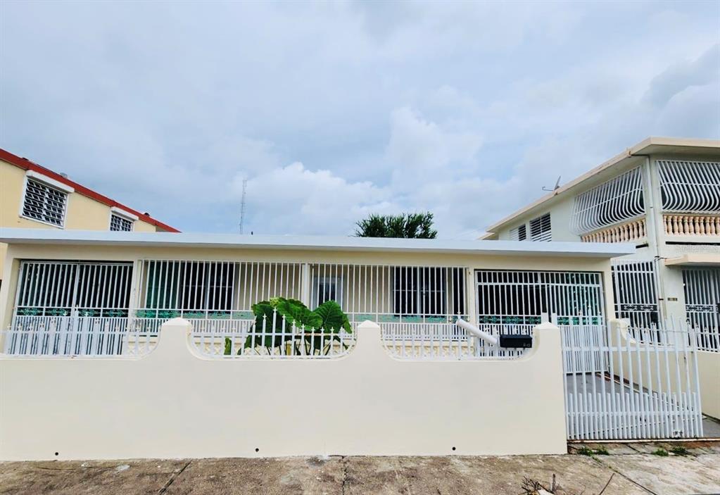 R-17, 10, Flambon Gardens, Bayamon - 1