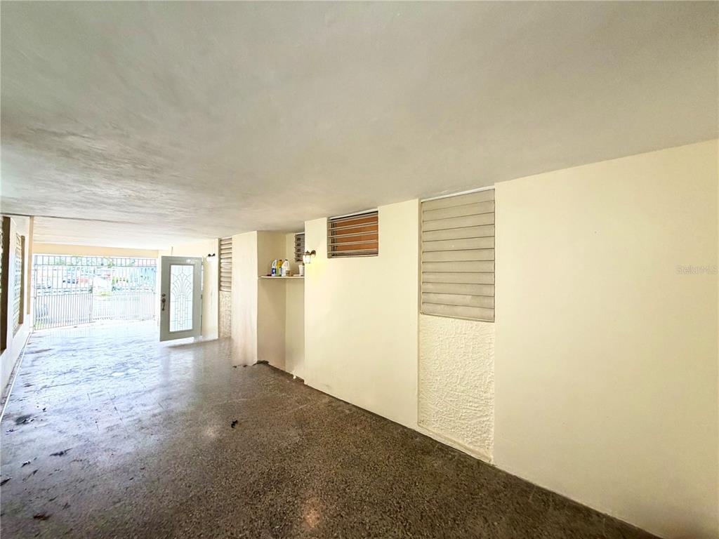 R-17, 10, Flambon Gardens, Bayamon - 12