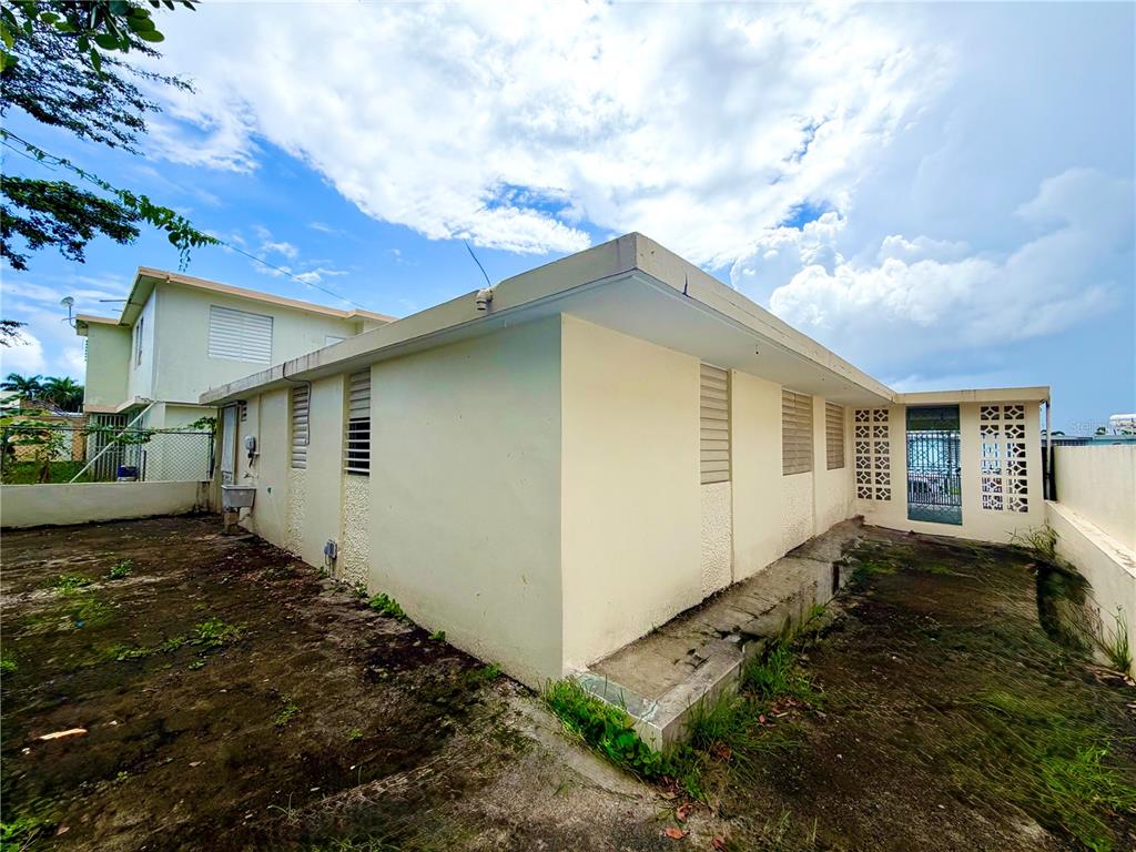 R-17, 10, Flambon Gardens, Bayamon - 13