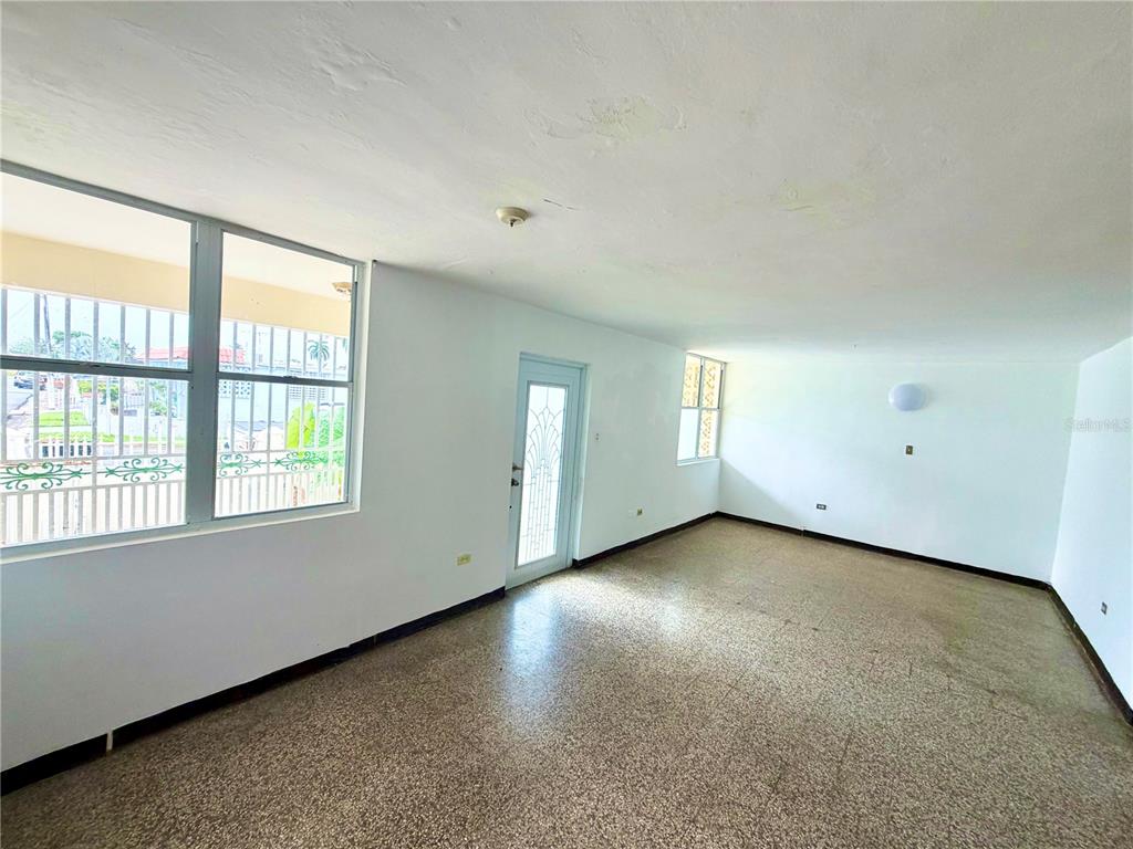 R-17, 10, Flambon Gardens, Bayamon - 14