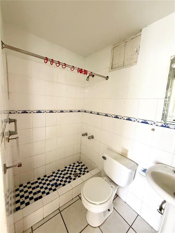 R-17, 10, Flambon Gardens, Bayamon - 15