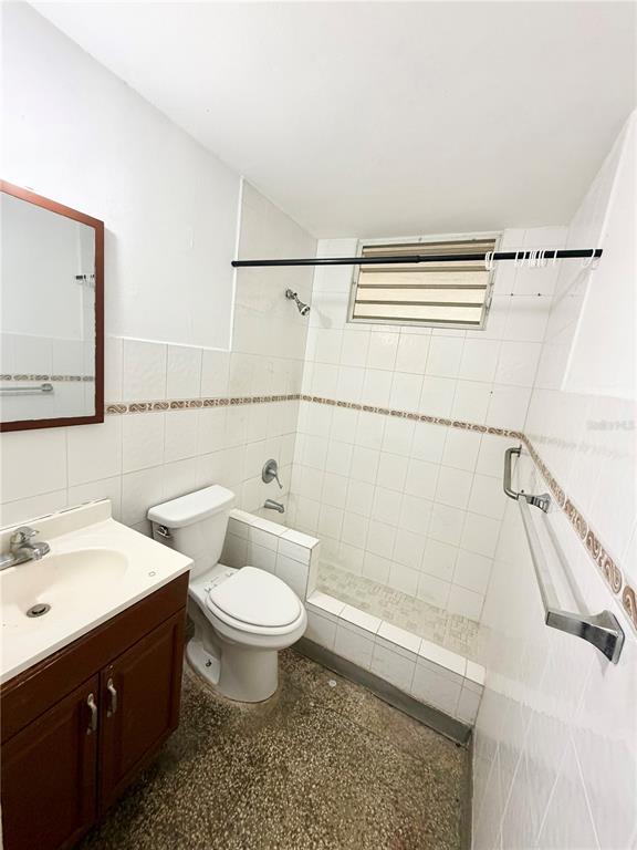 R-17, 10, Flambon Gardens, Bayamon - 17