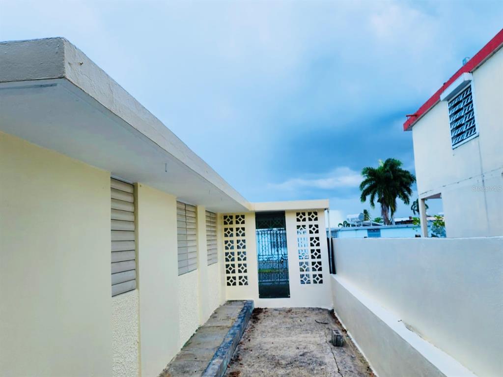 R-17, 10, Flambon Gardens, Bayamon - 2