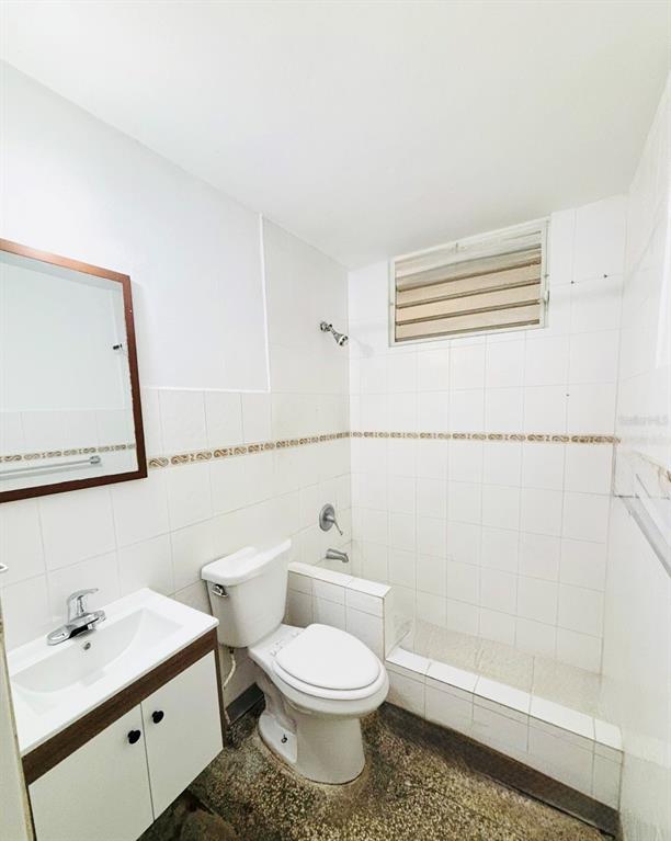 R-17, 10, Flambon Gardens, Bayamon - 20