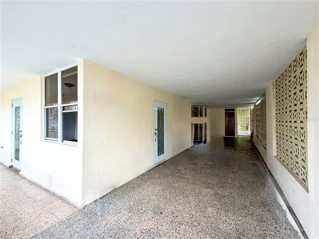 R-17, 10, Flambon Gardens, Bayamon - 3