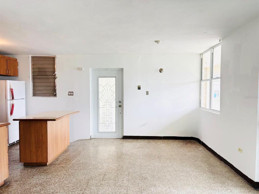 R-17, 10, Flambon Gardens, Bayamon - 7