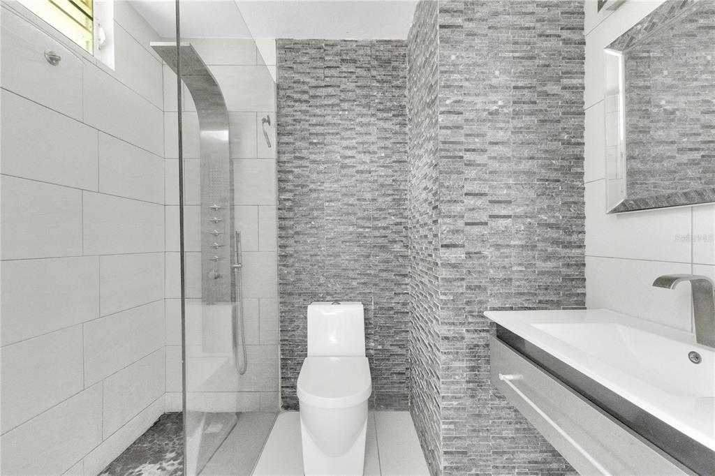 APT. 1504, Ave. Triovegabajeño, Cond. Torre Vista, Vega Baja - 17